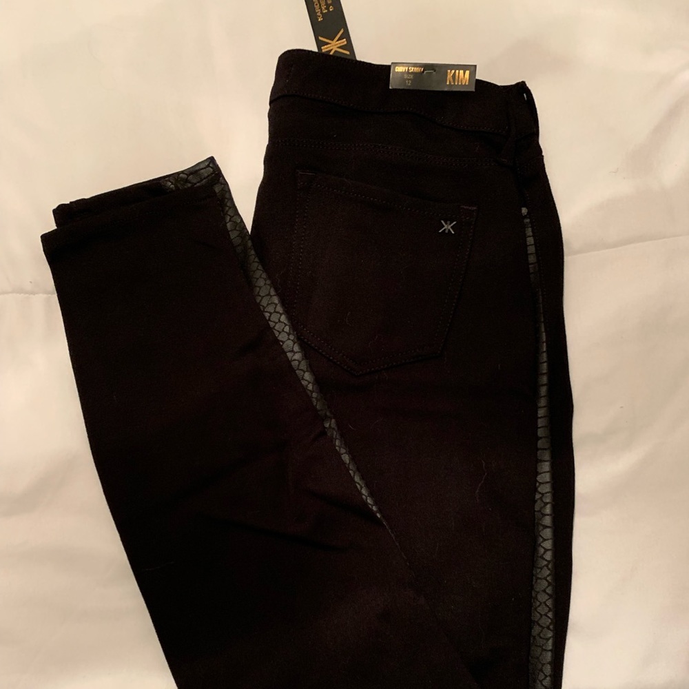 Kardashian’s Black Curvy Pants w Snake Design